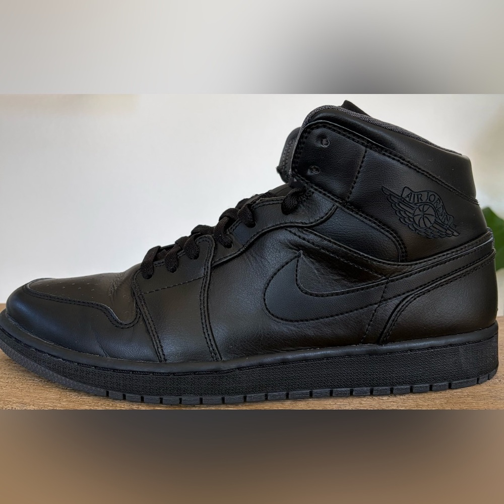Men’s Air Jordan 1 High – Triple Black. Size 12.5